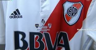 You are on page 1of 10. El Escudo De Boca En La Camiseta De River