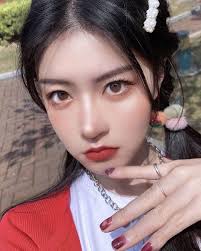 Team mê Lens cưỡng lại sao được sắc nâu xinh xẻo này Elin Brown