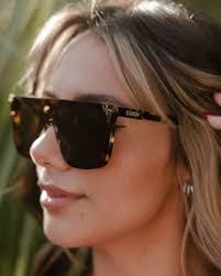 Derick Mack's Instagram, Twitter & Facebook