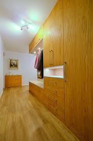 Schrank in nische nischenschrank garderobe. Garderoben