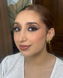 Daniela Dávila Makeup...