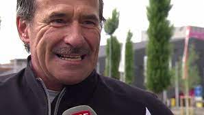 Urs freuler (6 kasım 1958'de doğdu bilten, glarus kantonu) bir i̇sviçre bisikletçi1980 ve 1997 yılları arasında profesyonel olarak yarışan ve 124. Schweiz Urs Freuler Gegen Arschweh Hat Man Steaks In Die Hose Genaht Glanz Gloria Srf