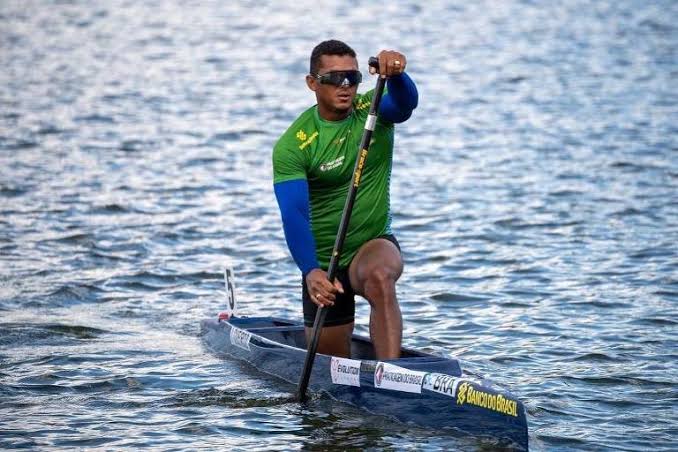 Isaquias conquista ouro no C1 500m no Mundial de Canoagem - 29/08/2026 - Esporte - Folha