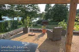 hochwertig sanierter dreiseithof auf grossem seegrundstuck landluft berlin terrasse bungalow hof