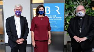 Wie das erzbistum mitteilte, legte marx bereits vor zwei wochen seine gründe in einem brief an den papst dar. Corona Bedford Strohm Und Marx Verteidigen Verhalten Der Kirche Ekd