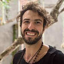 Elliot Fabri's Instagram, Twitter & Facebook