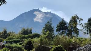 Letusan tipe merapi ini secara umum tidak mengeluarkan suara ledakan tetapi desisan. Gunung Merapi Muntahkan Guguran Ke Arah Barat