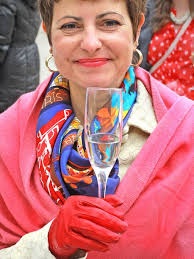 Women enjoy wine, shoes at Gleaners benefit