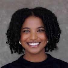 Layna Smith's Instagram, Twitter & Facebook