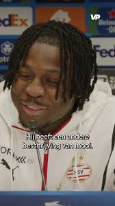 '𝙂𝙖𝙡𝙡𝙚𝙧𝙮 𝙥𝙡𝙖𝙮, 𝙝𝙞𝙟 𝙙𝙤𝙚𝙩 𝙝𝙚𝙩 𝙢𝙚𝙩 𝙚𝙚𝙣 𝙝𝙖𝙠𝙟𝙚!'  🌟 De laatste paar minuten waren genieten in het Phillips Stadion, maar  Johan Bakayoko is bang dat trainer Peter Bosz daar niet echt van geniet 😂  Gallary ...