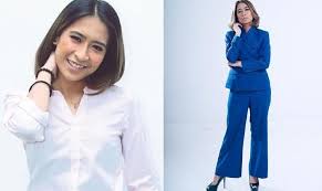 Lirik lagu warkah untukku oleh ara af2016. Biodata Dan Latar Belakang Penyanyi Ara Johari Iluminasi