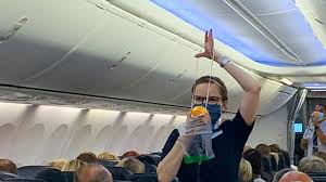 ग्लैमरस मानी जाती है इस फील्ड की जॉब, 1 लाख रुपए तक मिलती है सैलरी, सिर्फ  लड़कियों मिलती है नौकरी | Air hostess is considered as a glamorous career  option, know their