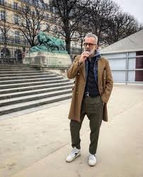 Image not available photos not available for this variation. 50 Jahrige Wie Camel Mantel Mit Dunkelgrauen Pullovers Mit Einem Kapuze Zu Kombinieren 2 Herren Outfits 2021 Lookastic