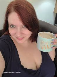 Early morning coffee.... Moving weekend to the new house goes as planned,  unpacking boxes.... but first coffee