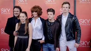 Hoe lang reed marco borsato een scheve schaats? Leontine Borsato En Kinderen Reageren Op Affaire Marco En Iris Hond Linda Nl