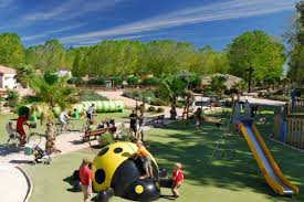 Notre promesse, c'est de vous faire passer de merveilleuses vacances dans l'un des plus beaux campings de valras, profitant d'un écrin de verdure lové entre. La Yole Wine Resort Spa Luxus Campingplatz Herault Valras Plage