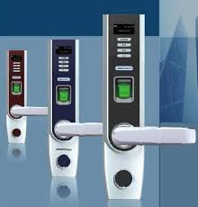 Untuk pengoprasiannya kunci pintu digital dibuka dan dikunci dengan kombinasi angka atau sidik jari. Cara Pasang Kunci Pintu Digital Rumahku Aman