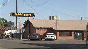 Gold diggers offers vip facilities, dance booths and private sections. 2 Men Shot Overnight At Gentlemen S Club In Southeast Fresno Yourcentralvalley Com