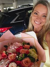 Lisa Garbarino's Instagram, Twitter & Facebook