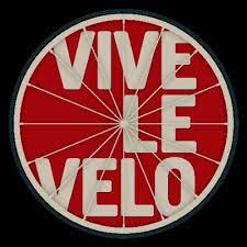 In de beginjaren werd het programma uitgezonden onder de naam tour <jaartal>. Vive Le Velo Vivelevelo2017 Twitter
