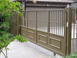 Much like the front door to your house, the gate to your backyard should also be warm and welcoming so guests feel comfortable coming in. Different Driveway Gate Ideas That Could Look Great For You