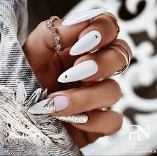Luxurylifegirl Nails 2020 White En 2020 Disenos De Unas Blancas Unas Postizas De Gel Manicura De Unas