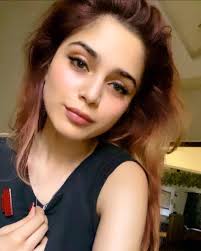 Singer Aima Baig shared sleepless morning selfie