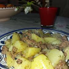 Pommes De Terre A La Viande Hachee Les Delices De Manel Recette Avec Viande Hachee Recette A Base De Viande Hachee Viande Hachee