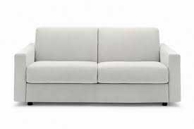 Scegli un piccolo e accogliente divano a due posti per la camera degli ospiti o una camera da letto di dimensioni ridotte. Divano Letto Con Braccioli Sottili Stan
