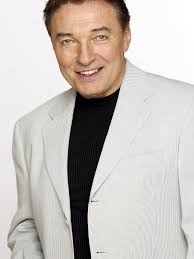 MODERÁTOR si pred KARLOM GOTTOM (†80) stiahol nohavice: Dôvod vás PREKVAPÍ