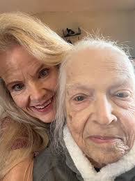 Laura Koopman's Instagram, Twitter & Facebook