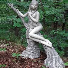 Jeder stein hat seinen platz beim anlegen eines steingartens. Stein Skulptur Arina Fur Den Garten Elfe