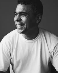 In 2009, 12-year-old Brazilian violinist Diego Frazão Torquato was  photographed with tears streaming down his face as he played the violin at  the funeral of his mentor, Evandro João da Silva. Da Silva, the coordinator  of AfroReggae’s social programs, had dedicated his life to using music and  culture to steer young people in low-income communities away from crime.  His tragic murder during a robbery in Rio de Janeiro deeply affected those  he had helped. As a member of the AfroReggae String Orchestra, Diego  performed a heartfelt tribute at the funeral, and the image of his grief  became a poignant symbol of loss and the healing power of music. Diego’s  life was marked by significant health challenges, including meningitis at  age four and later, leukemia. In March 2010, he underwent surgery for  appendicitis, which led to a severe generalized infection. Due to his  weakened immune system from leukemia, he was unable to continue  chemotherapy treatments. The young violinist passed away in 2010. RIP to  both of them 🕊️ 📸 Marcos Tristão