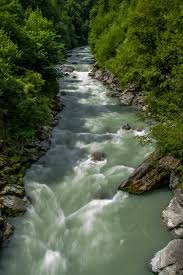 Er ist südlich von innsbruck, und er ist relativ leicht auffindbar, da man einfach flussaufwärts gehen muss. Sillschlucht Tirol Mapio Net