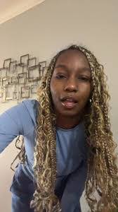 Victoria Whitmore's Instagram, Twitter & Facebook