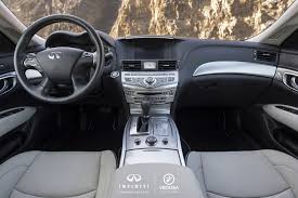Todo Lo Que Ves Y Tocas Dentro De Infiniti Q70 Ha Sido Creado Pensando En Ti Infiniti Nissan Gear Stick