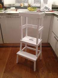 Learning Tower Torre D Apprendimento Per Bambini Realizzata In Legno Modificando Uno Sgabello Ikea Czr Sgabello Per Bambini Idee Per Bambini Sgabelli
