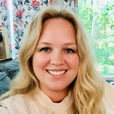 Carrie Hatfield's Instagram, Twitter & Facebook