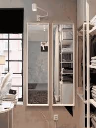 Un Dormitorio Pequeno Y En Perfecto Equilibrio Ikea Inspiration Ikea Bedroom Accessories