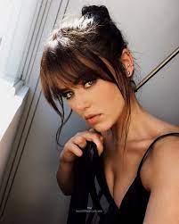 Here We Have Come Up With The Best Bangs Hairstyles For You So Do Not Delay Anymore Click Into The Link Section Asap Hairstraightenerb Celebrityhairstyl Long Hair With Bangs Hairstyles With