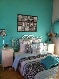 As the name suggests, this decoration style incorporated the use of tiffany blue tone as the main idea or the basic idea. Pin By Karla Hernandez On My Tiffany Ny Paris Old Hollywood Black White Themed Room Tiffany Blue Walls White Bedroom Seaside Themed Bedroom