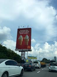 Billboard advertising in malaysia are usually placed beside roads and highways where drivers and passengers are able to see them whenever they pass by. 10 Papan Billboard Iklan Mcdonald Yang Berbeza Mengikut Negeri Ini Serius Padu Selongkar10