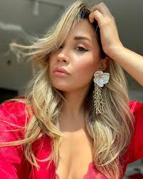 ʟᴏᴠᴇ ʏᴏᴜʀ ɪᴍᴘᴇʀꜰᴇᴄᴛɪᴏɴꜱ. ᴛʜᴇʏ'ʀᴇ ᴡʜᴀᴛ ᴍᴀᴋᴇꜱ ʏᴏᴜ ᴜɴɪQᴜᴇ. ʙᴇ ʏᴏᴜ!• 💖✨⭐️  PRODUCTS USED: ✨ @rarebeauty Liquid Touch Fond de Teint/ 210N ✨ @rarebeauty  Liquid Touch Correcteur Eclat/ 150C ✨ @rarebeauty Stay