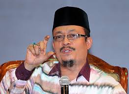 Datuk ustaz kazim elias (роден на 28 ноември 1972 г.) е известен независим говорител в малайзия. Pertunangan Adalah Komitmen Yang Belum Pasti Oleh Itu Ustaz Kazim