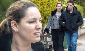Последние твиты от kelly brook (@iamkellybrook). Kelly Brook Goes Make Up Free As She Views A 3 Million London Flat With Her Boyfriend Jeremy Parisi Daily Mail Online