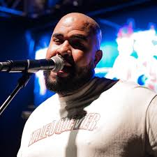 É com o coração cheio de alegria que agradecemos a oportunidade de fazer  parte desse grande show ao lado de uma lenda do samba, @xandedepilares ,  aqui em Fortaleza. Estar nesse palco