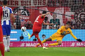 Herthas defensive hatte mit robert lewandowski ihre liebe mühe. Fc Bayern Munchen Gegen Hertha Bsc Berlin Lewandowskis Doppelpack Rettet Bayern Einen Punkt Fussball Stuttgarter Nachrichten
