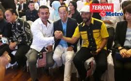 Mat over menampar penerbit filem dan drama datuk david teo sehingga sesi dialog transformasi nasional tn50 perdana menteri datuk seri najib razak bersama penggiat seni di seri perdana, di putrajaya, malam ini, terhenti seketika. Tak Kesal Tampar David Teo Metrotv