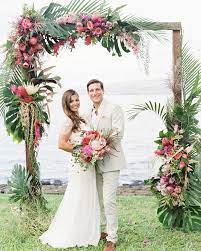 Don't forget that your wedding aisle or chuppah. 224 Me Gusta 7 Comentarios R E B E C C A A R T H U R S Rebeccaarthurs En Instagram Kristin Wedding Arch Flowers Tropical Wedding Theme Hawaiian Wedding