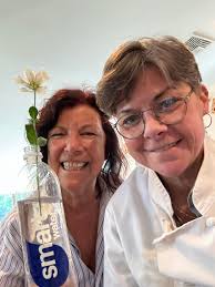 This woman inspires me every time she walks thru the door!!!! Today's  inspiration is , you are Beautiful and Smart 🌸🩷Thank you for always  lifting my spirits up 🩷🙌